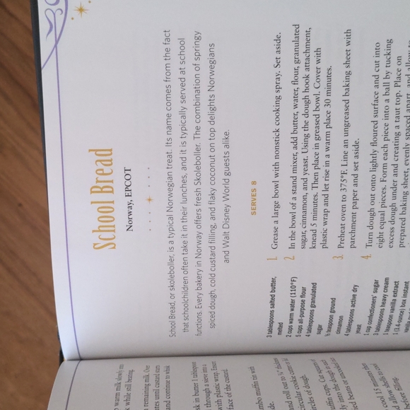 The Unofficial Disney Parks Cookbook - Picture 3 of 5